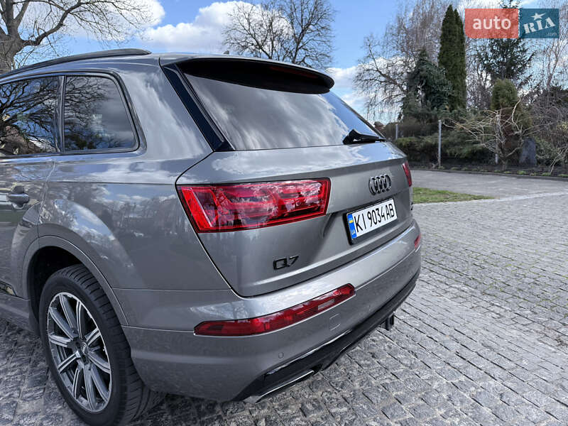 Позашляховик / Кросовер Audi Q7 2016 в Києві