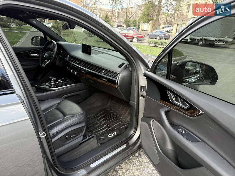 Позашляховик / Кросовер Audi Q7 2016 в Києві