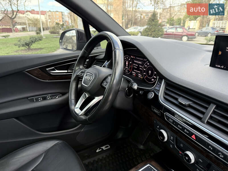 Позашляховик / Кросовер Audi Q7 2016 в Києві