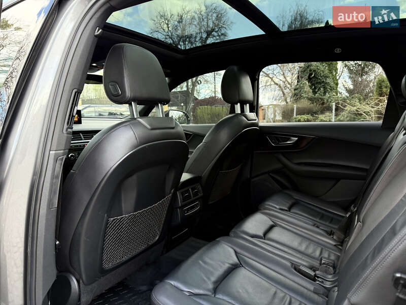 Позашляховик / Кросовер Audi Q7 2016 в Києві