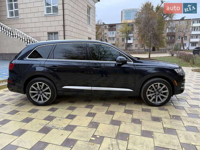 Внедорожник / Кроссовер Audi Q7 2016 в Кривом Роге