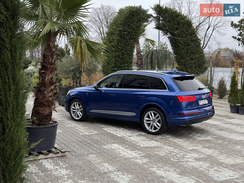 Внедорожник / Кроссовер Audi Q7 2017 в Мукачево