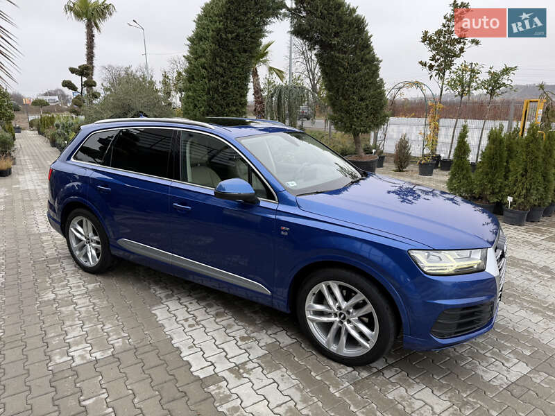 Внедорожник / Кроссовер Audi Q7 2017 в Мукачево