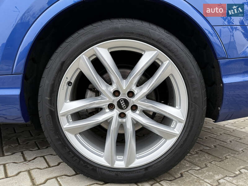 Внедорожник / Кроссовер Audi Q7 2017 в Мукачево