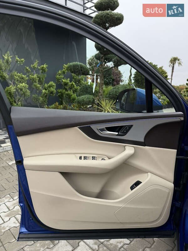 Внедорожник / Кроссовер Audi Q7 2017 в Мукачево