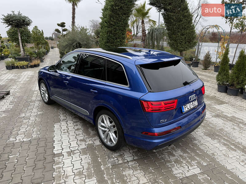 Внедорожник / Кроссовер Audi Q7 2017 в Мукачево