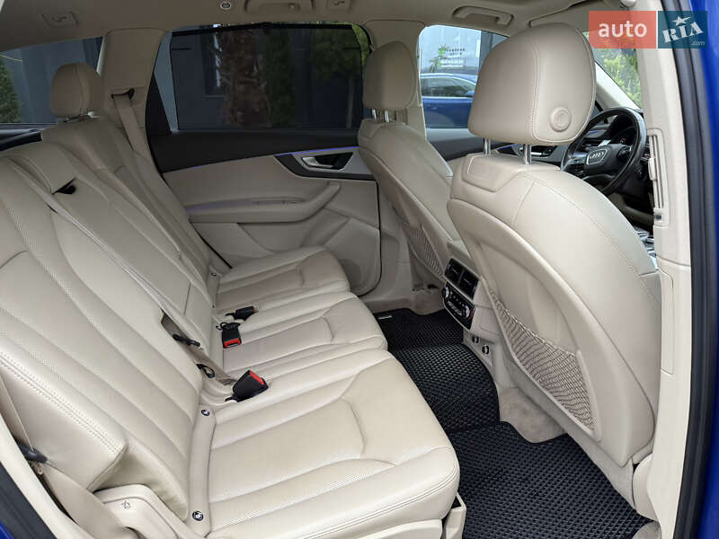 Внедорожник / Кроссовер Audi Q7 2017 в Мукачево
