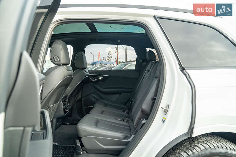 Позашляховик / Кросовер Audi Q7 2020 в Чернівцях