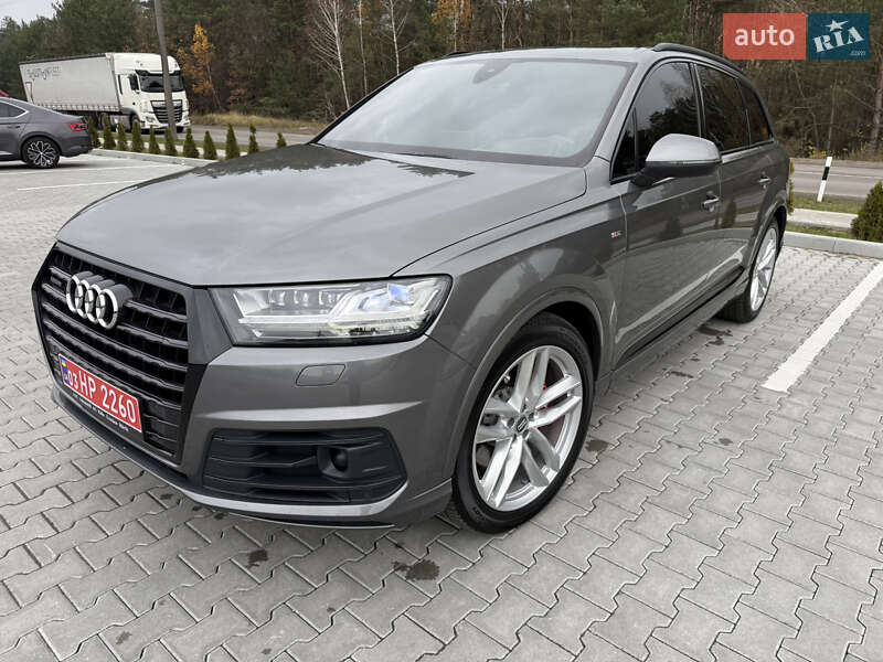 Позашляховик / Кросовер Audi Q7 2015 в Луцьку