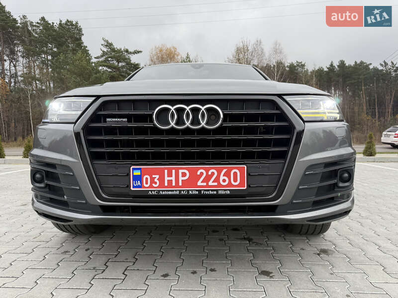 Позашляховик / Кросовер Audi Q7 2015 в Луцьку