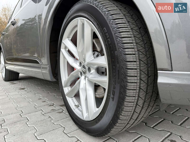 Позашляховик / Кросовер Audi Q7 2015 в Луцьку