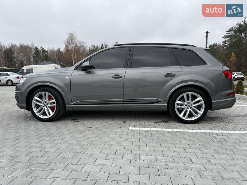 Позашляховик / Кросовер Audi Q7 2015 в Луцьку