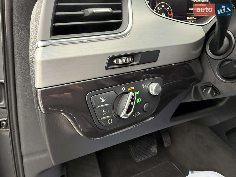 Позашляховик / Кросовер Audi Q7 2015 в Луцьку