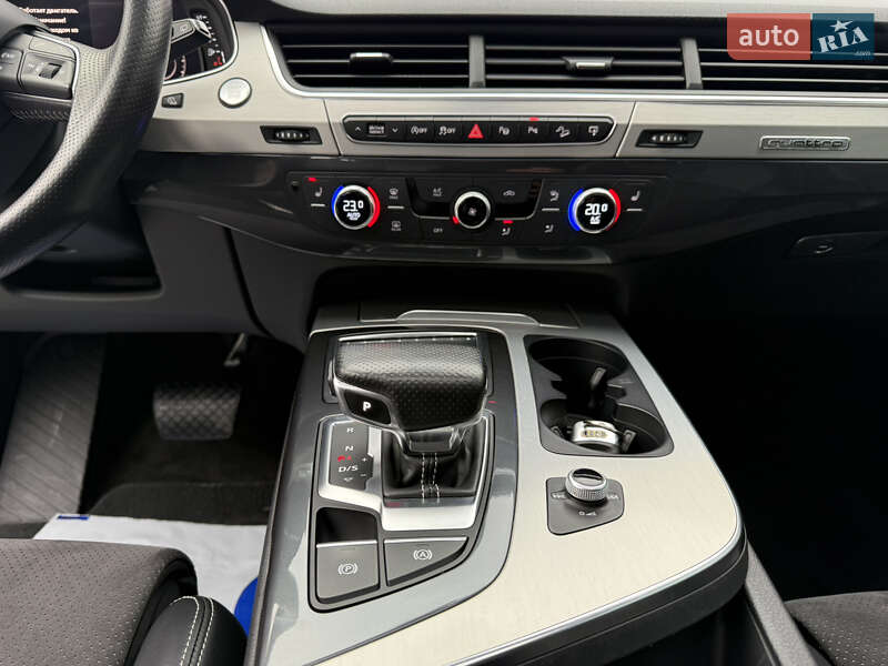 Позашляховик / Кросовер Audi Q7 2015 в Луцьку