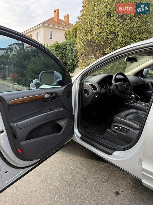 Внедорожник / Кроссовер Audi Q7 2013 в Одессе