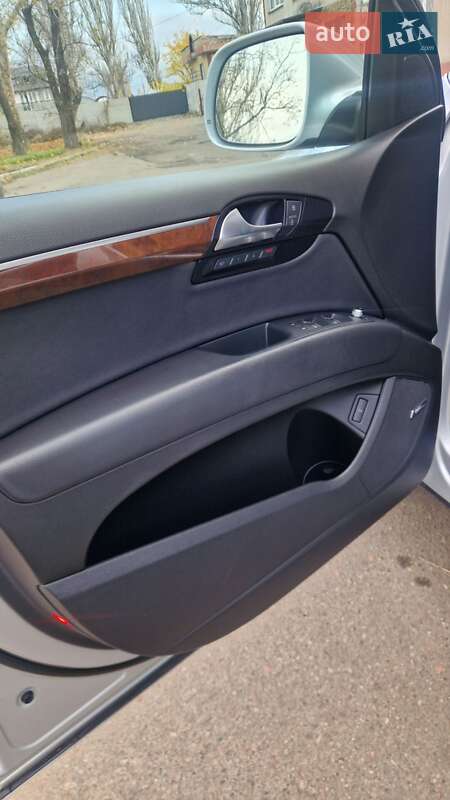 Позашляховик / Кросовер Audi Q7 2012 в Миколаєві