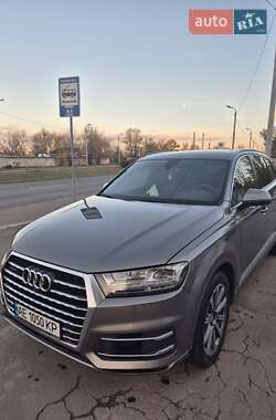 Позашляховик / Кросовер Audi Q7 2017 в Дніпрі