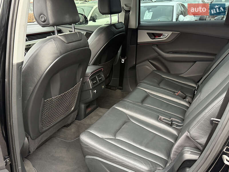 Позашляховик / Кросовер Audi Q7 2015 в Києві