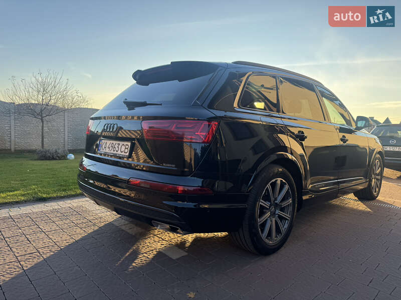 Позашляховик / Кросовер Audi Q7 2016 в Рівному