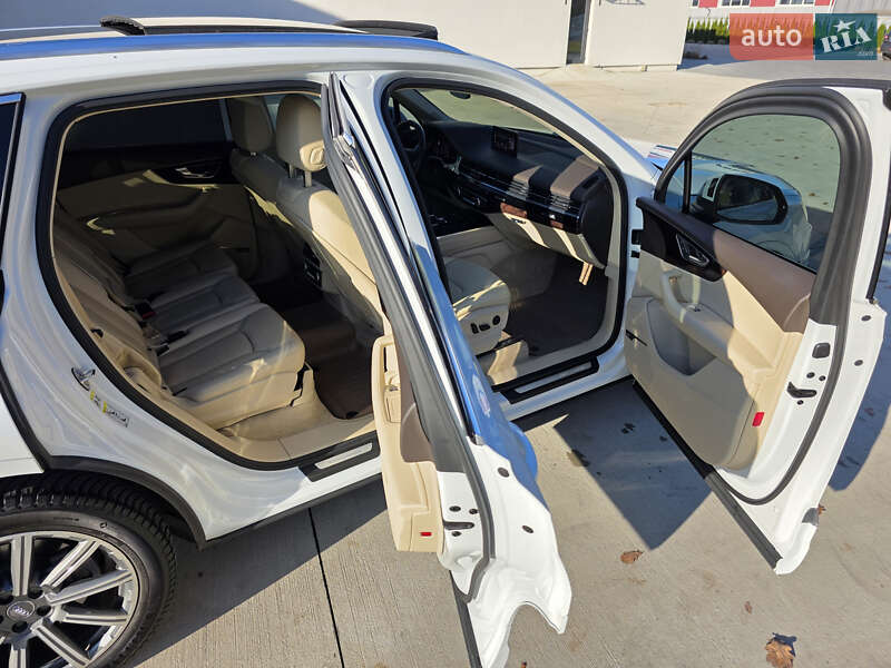 Внедорожник / Кроссовер Audi Q7 2016 в Луцке