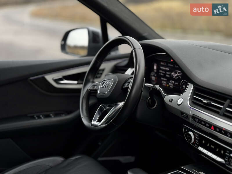 Внедорожник / Кроссовер Audi Q7 2017 в Дрогобыче