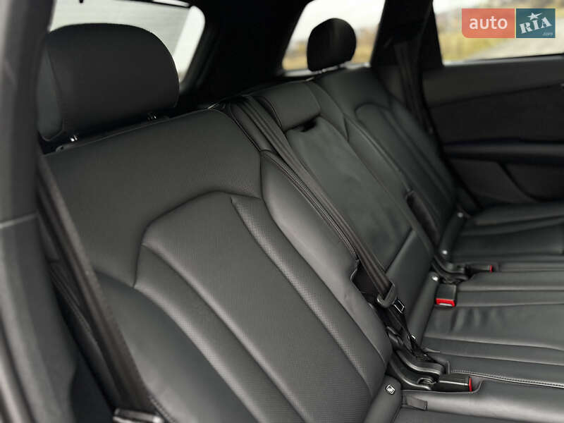 Внедорожник / Кроссовер Audi Q7 2017 в Дрогобыче