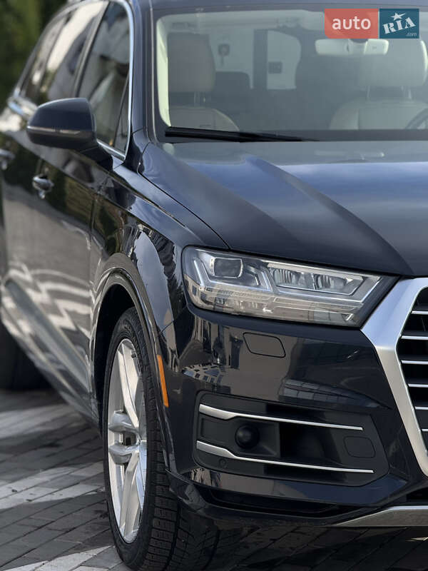 Позашляховик / Кросовер Audi Q7 2017 в Києві