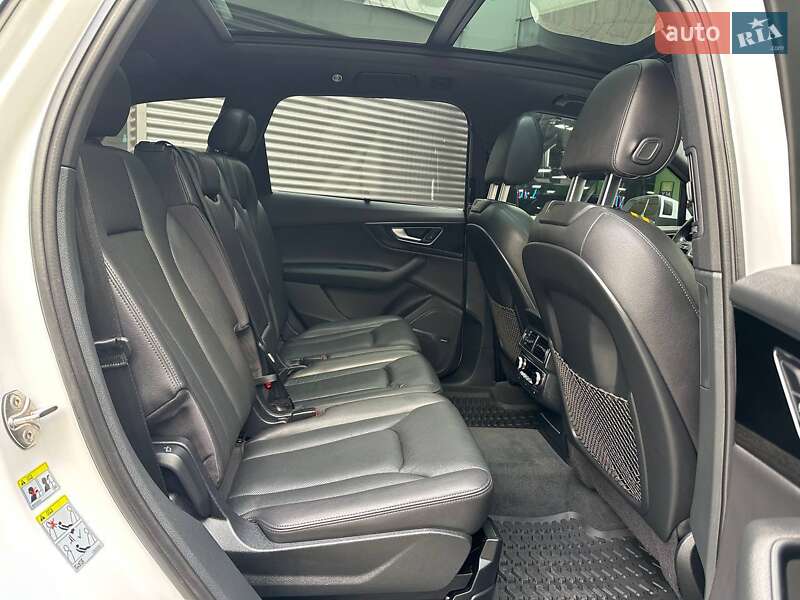 Позашляховик / Кросовер Audi Q7 2016 в Києві