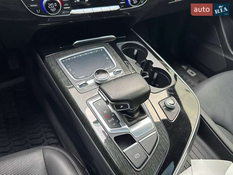 Позашляховик / Кросовер Audi Q7 2016 в Києві