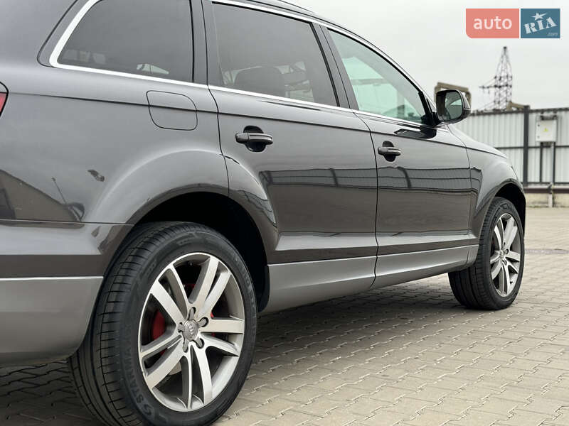 Внедорожник / Кроссовер Audi Q7 2011 в Луцке