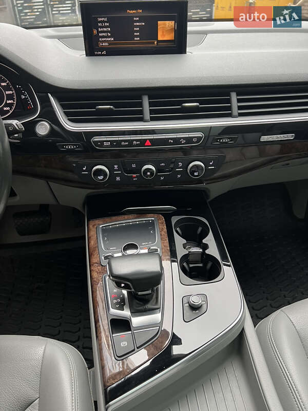 Позашляховик / Кросовер Audi Q7 2018 в Дніпрі