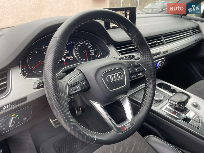 Позашляховик / Кросовер Audi Q7 2016 в Києві