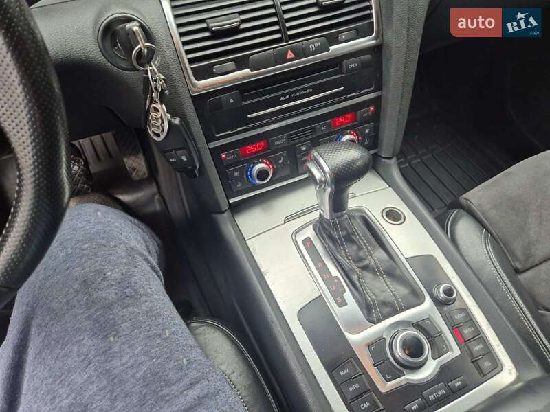 Позашляховик / Кросовер Audi Q7 2013 в Турці