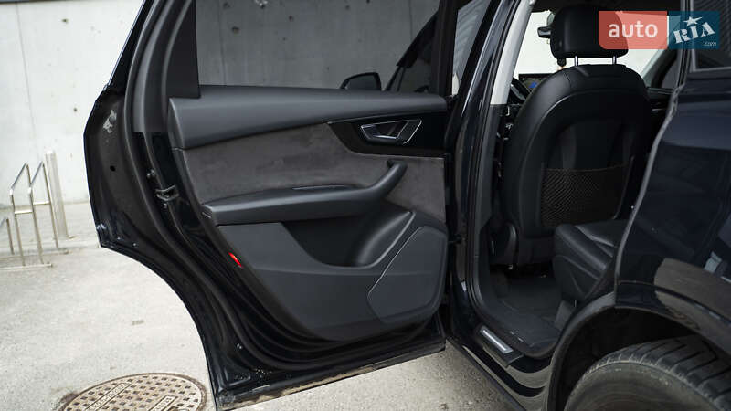 Внедорожник / Кроссовер Audi Q7 2017 в Киеве