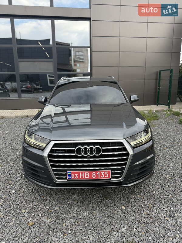 Позашляховик / Кросовер Audi Q7 2017 в Шепетівці