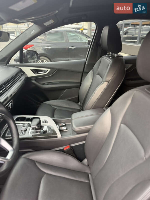 Позашляховик / Кросовер Audi Q7 2017 в Шепетівці