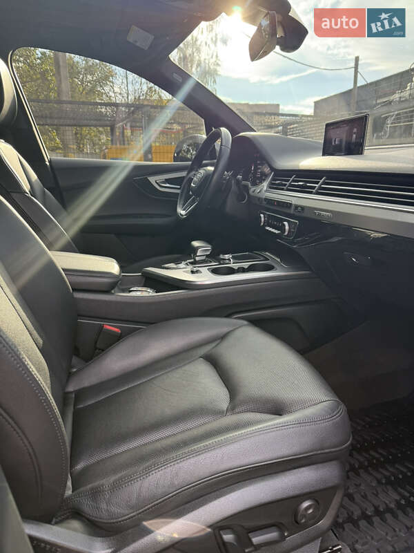 Позашляховик / Кросовер Audi Q7 2017 в Шепетівці