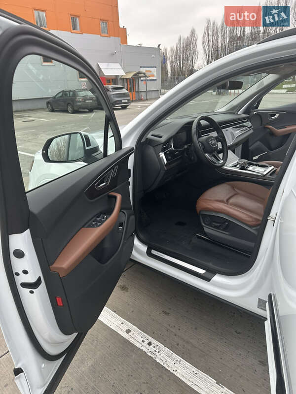 Позашляховик / Кросовер Audi Q7 2020 в Києві
