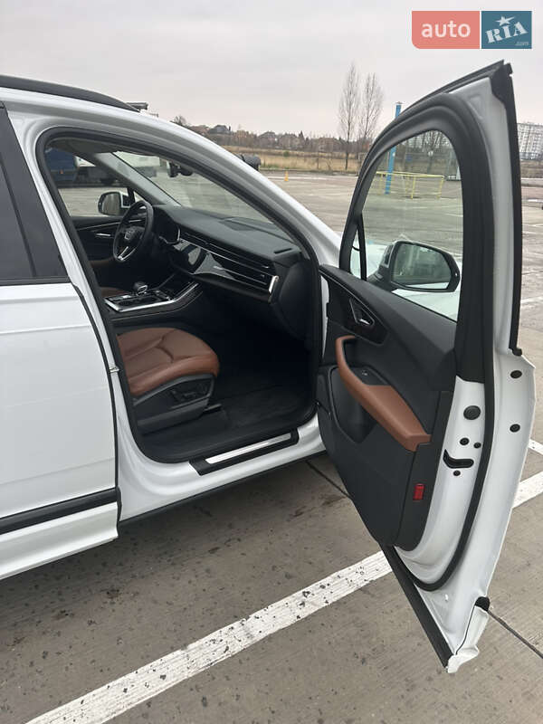 Позашляховик / Кросовер Audi Q7 2020 в Києві