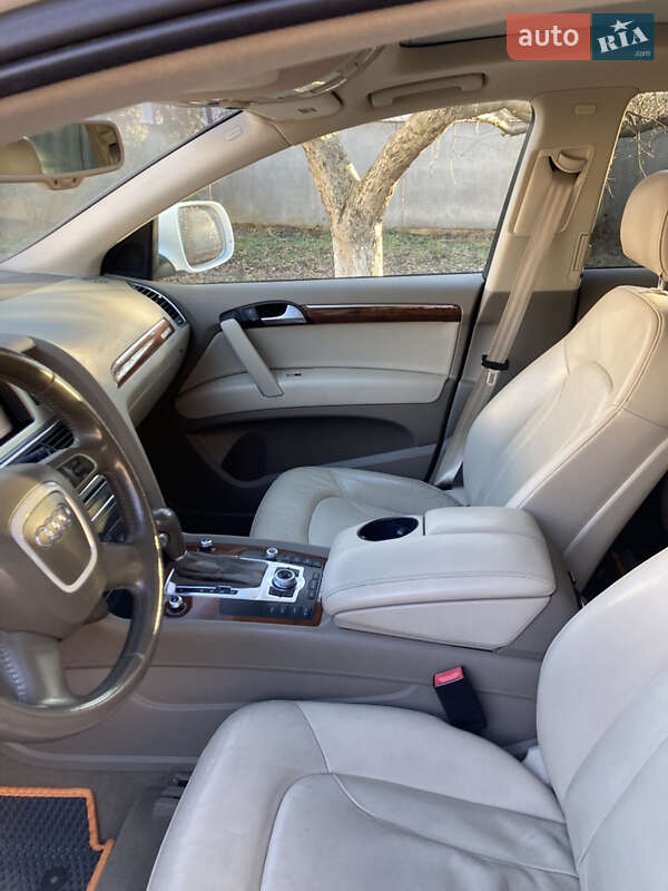 Внедорожник / Кроссовер Audi Q7 2010 в Умани