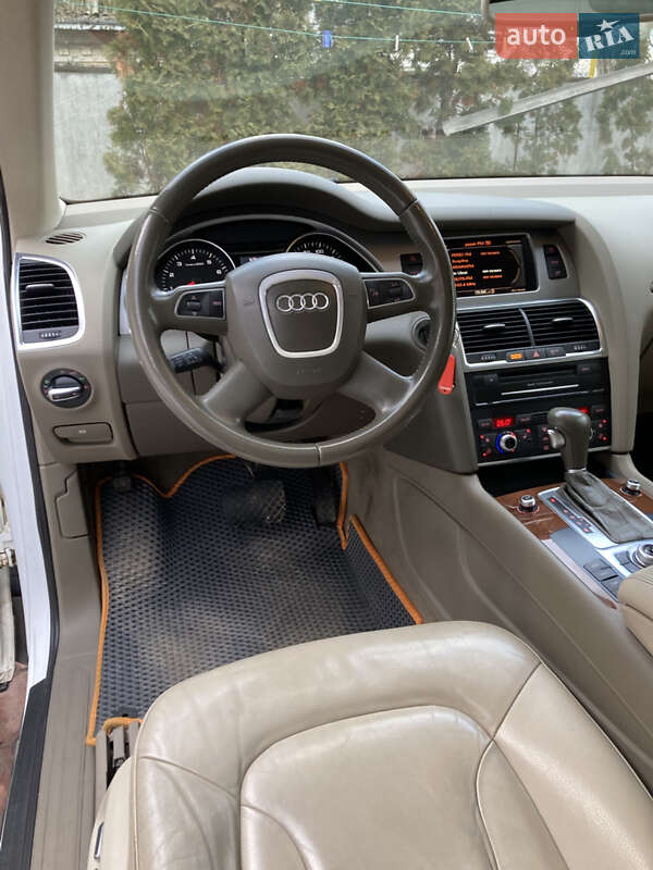 Внедорожник / Кроссовер Audi Q7 2010 в Умани