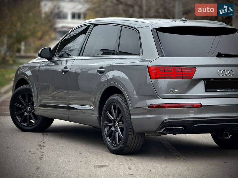 Позашляховик / Кросовер Audi Q7 2017 в Запоріжжі