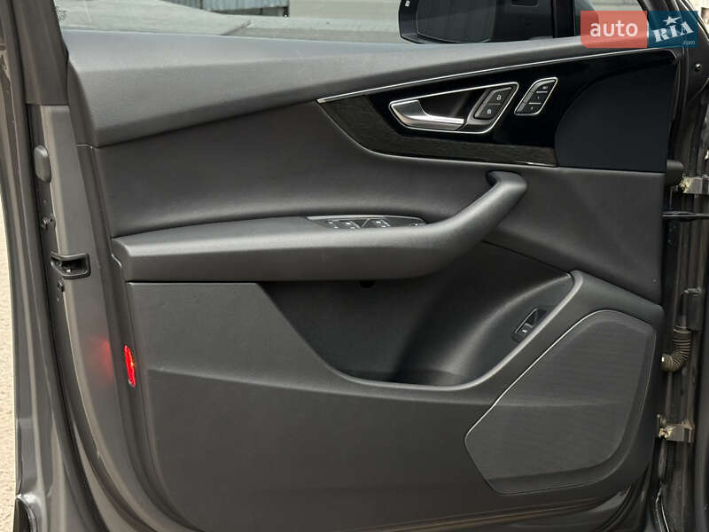 Позашляховик / Кросовер Audi Q7 2017 в Запоріжжі