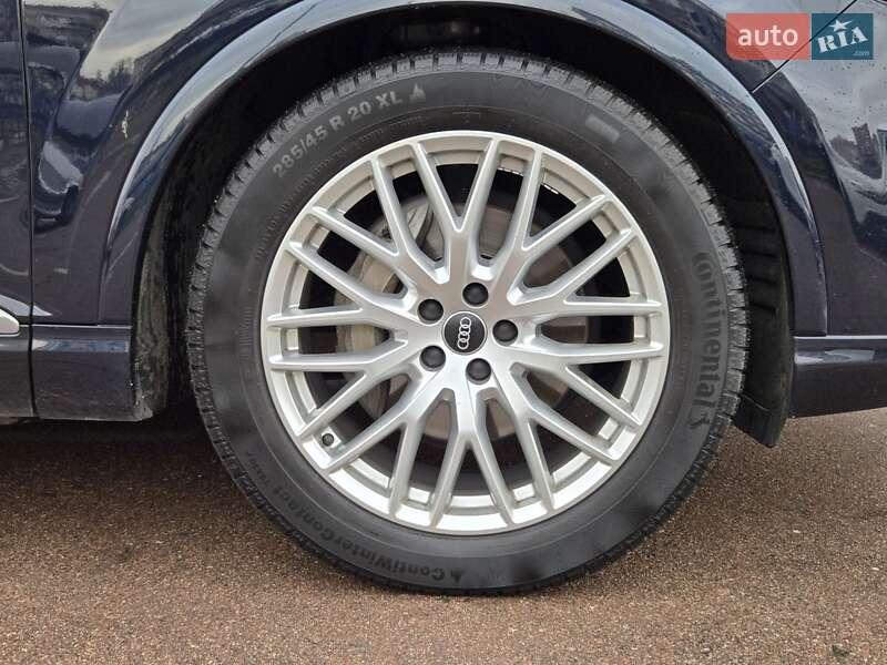 Внедорожник / Кроссовер Audi Q7 2016 в Киеве