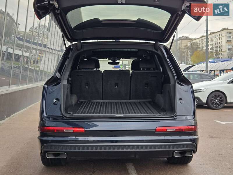 Внедорожник / Кроссовер Audi Q7 2016 в Киеве