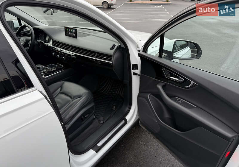 Позашляховик / Кросовер Audi Q7 2016 в Житомирі