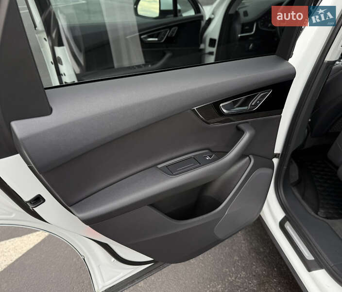 Позашляховик / Кросовер Audi Q7 2016 в Житомирі