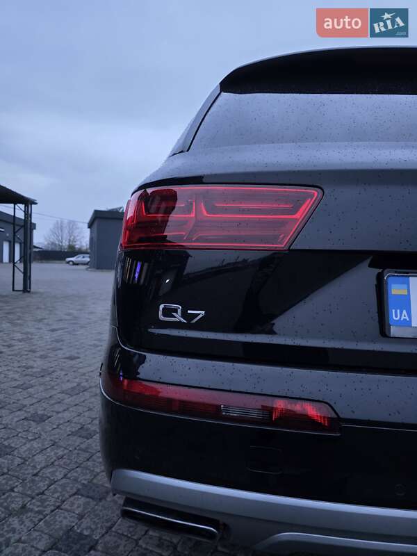 Внедорожник / Кроссовер Audi Q7 2017 в Белой Церкви