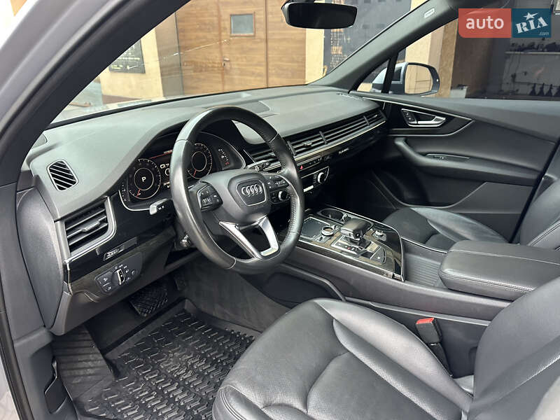 Внедорожник / Кроссовер Audi Q7 2017 в Ужгороде