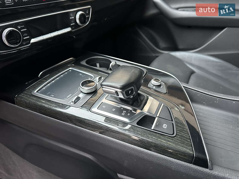 Внедорожник / Кроссовер Audi Q7 2017 в Ужгороде